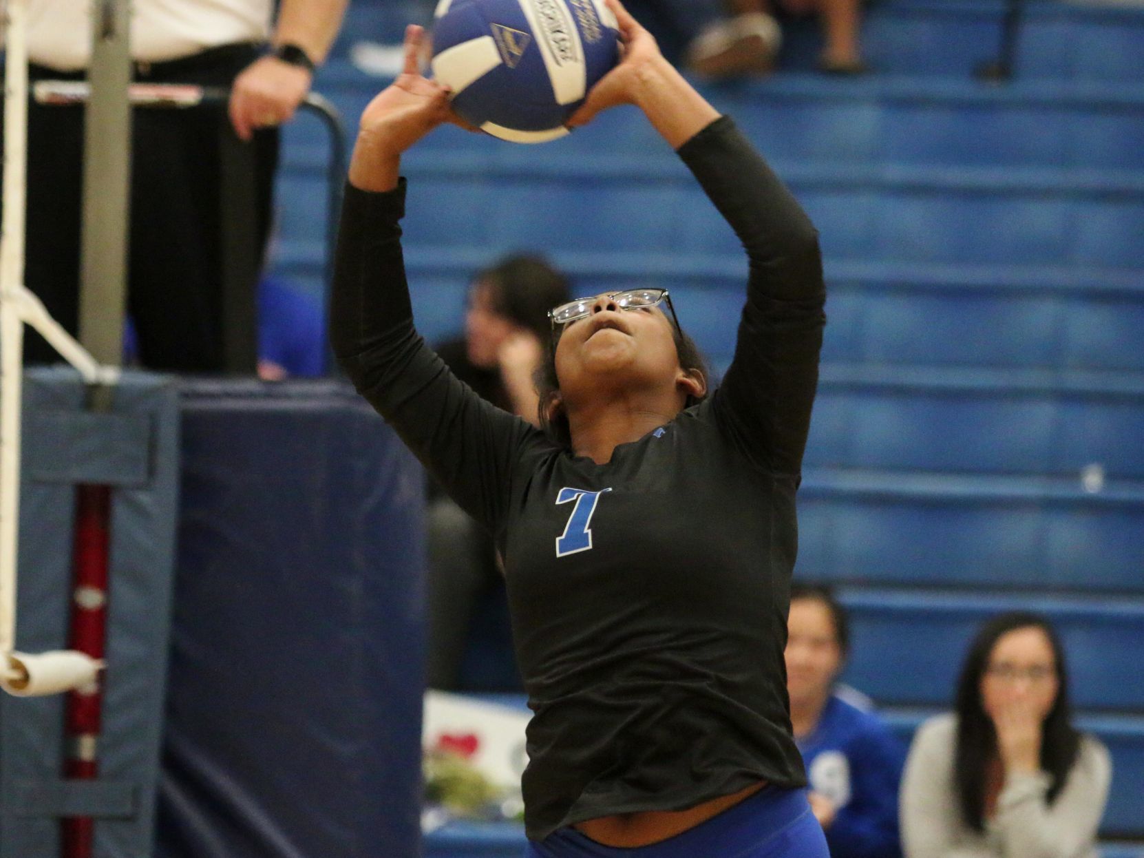 Huskies show heart in loss to Monarchs on Senior Night